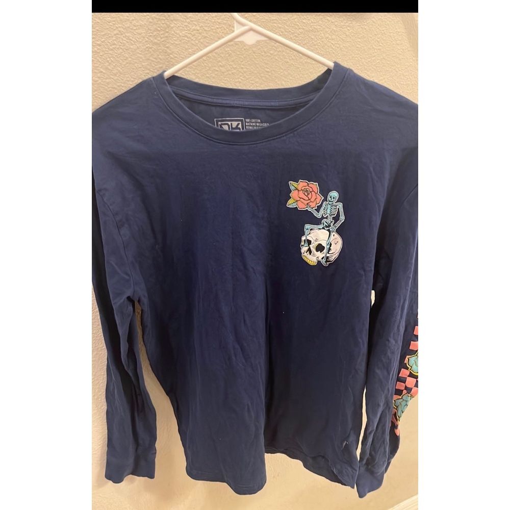 Men's size medium‎ DK shirt